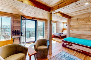 2 soverom, strykejern/-brett, wi-fi og sengetøy