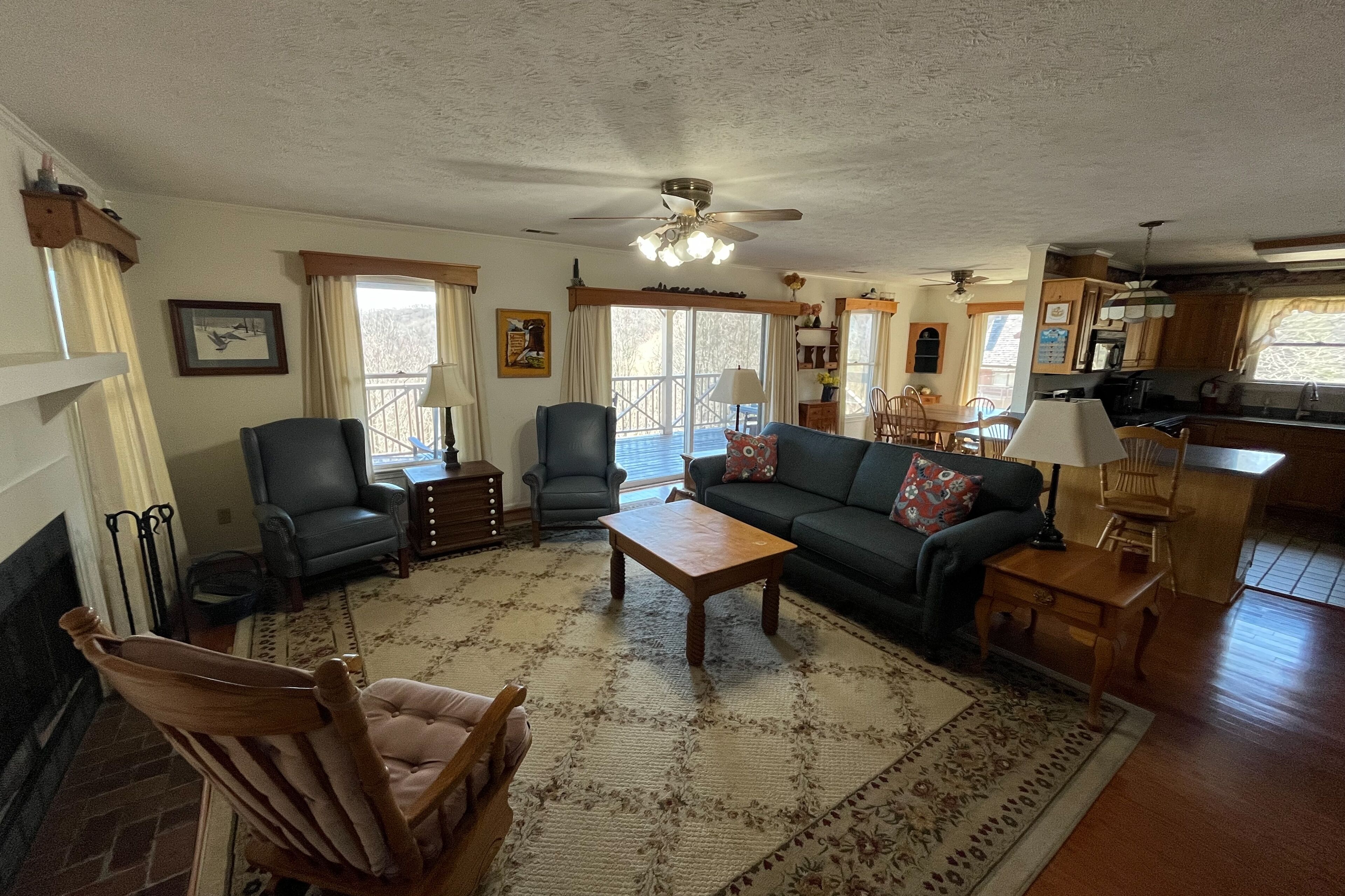 Warm, mountain view retreat with a deck, pool table, washer/dryer, & central AC