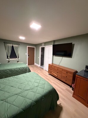 Deluxe Room | Free WiFi, bed sheets - Scottish inns  (Unadilla)