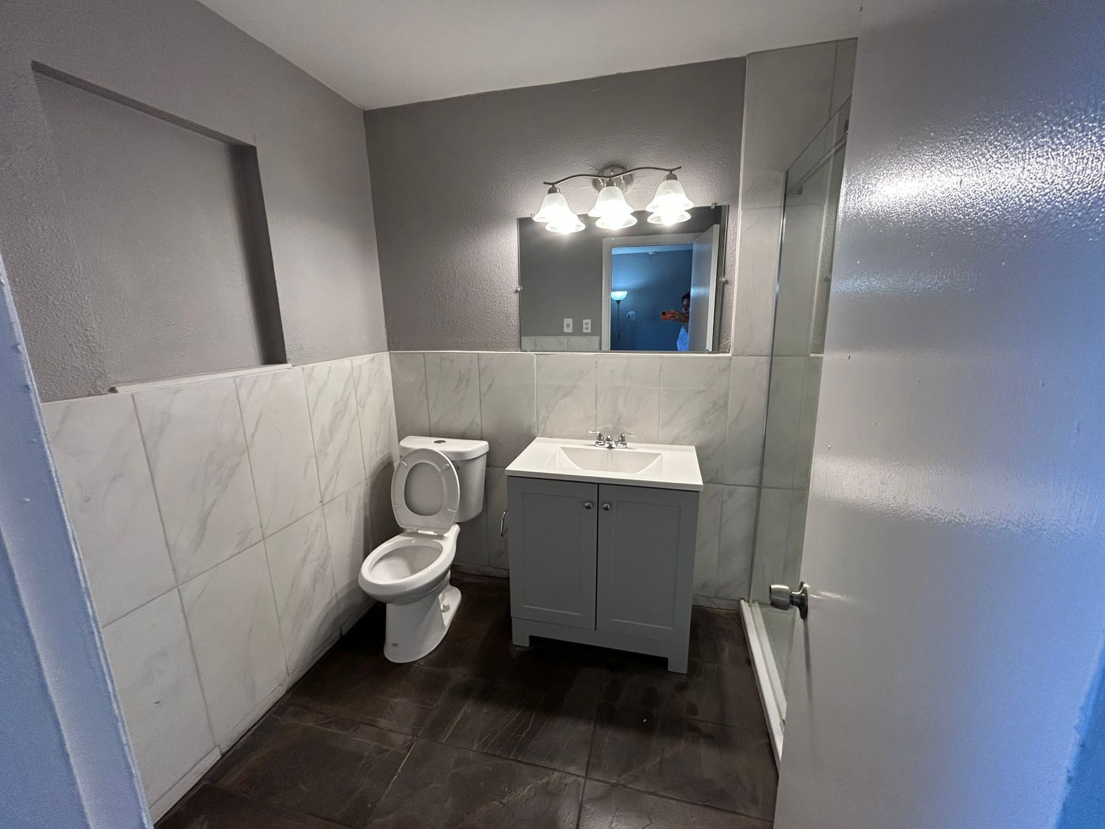 Luksusrom, 1 kingsize-seng | Bad | Kombinert dusj/badekar og håndklær