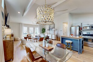 Interior - Professionally designed home with modern amenities & stunning mountain views (Cashiers)