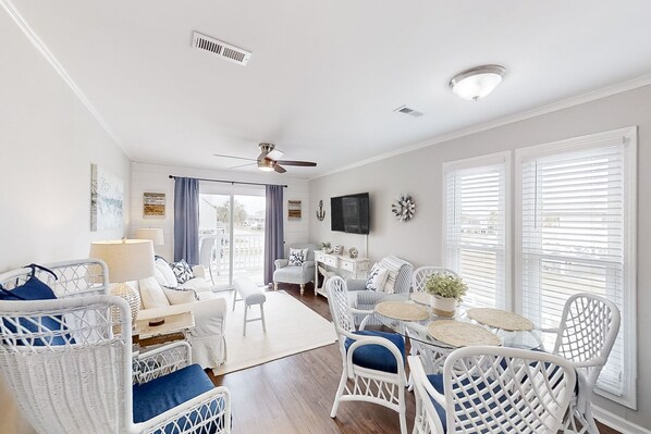 TV - Pool-view condo less than a block from beach with outdoor pool, balcony, W/D, AC (North Myrtle Beach)