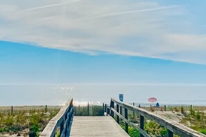 Beach - Vintage cottage by the beach with AC, furnished deck, grill, & washer/dryer (Bethany Beach)