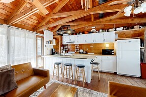 Fridge, microwave, oven, stovetop - Vintage cottage by the beach with AC, furnished deck, grill, & washer/dryer (Bethany Beach)