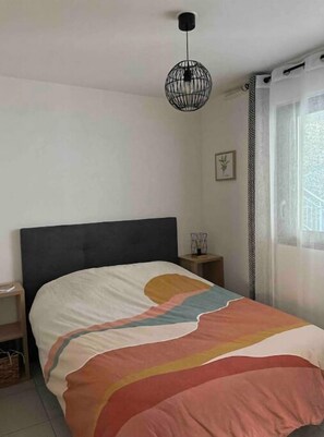 2 slaapkamers, een strijkplank/strijkijzer, wifi, beddengoed
