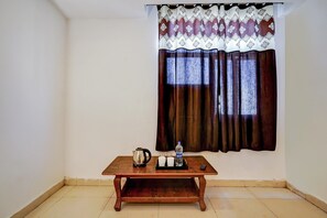 Hypo-allergenic bedding, desk - (New Delhi)