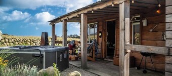 The Wren's Log Cabin Willowtree Glamping Mournes