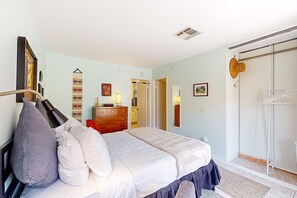 1 dormitorio, tabla de planchar con plancha, Internet y ropa de cama