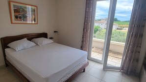 4 bedrooms, iron/ironing board, free WiFi - Grande Maison Avec Piscine Chauffée et spa (Lablachère)