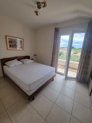 4 habitaciones, tabla de planchar con plancha y wifi gratis 