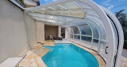 Grande maison avec piscine chauffée et spa