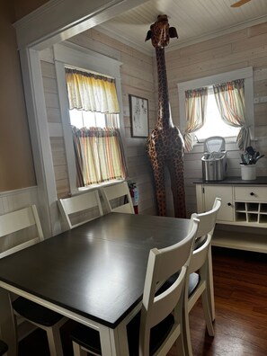 Dining -  Crocus by the Sea Breeze Bay 5 minute walk to the free beach and pet friendly (Wildwood Crest)