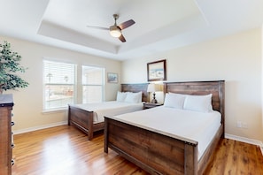 3 bedrooms, WiFi, bed sheets, wheelchair access - Channel-front townhome with chef's kitchen, kayaks, & game room - dog-friendly (Corpus Christi)