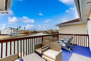 Property grounds - Channel-front townhome with chef's kitchen, kayaks, & game room - dog-friendly (Corpus Christi)