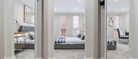 3 habitaciones, tabla de planchar con plancha, wifi y ropa de cama