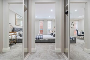 3 室のベッドルーム、アイロン / アイロン台、WiFi、ベッドシーツ