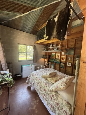 3 bedrooms, WiFi (free), bed sheets - Modern Rustic Cabin on the Sabinal River. Close to Garner and Lost Maples! (Utopia)