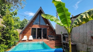 Superior Bungalow, 2 Bedrooms, Non Smoking, Pool View | Desk, laptop workspace, soundproofing, free WiFi - Maşukiye Pink House Bungalow (Kartepe)