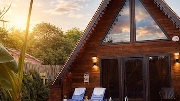 Bungalow Superior, 2 phòng ngủ, không hút thuốc, quang cảnh hồ bơi | Bàn, khu vực làm việc phù hợp cho laptop, phòng cách âm