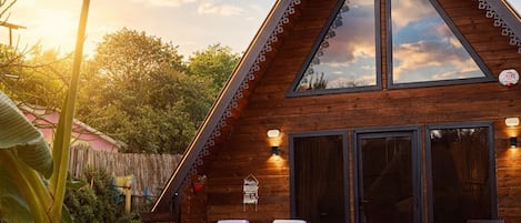 Superior Bungalow, 2 Bedrooms, Non Smoking, Pool View | Desk, laptop workspace, soundproofing, free WiFi