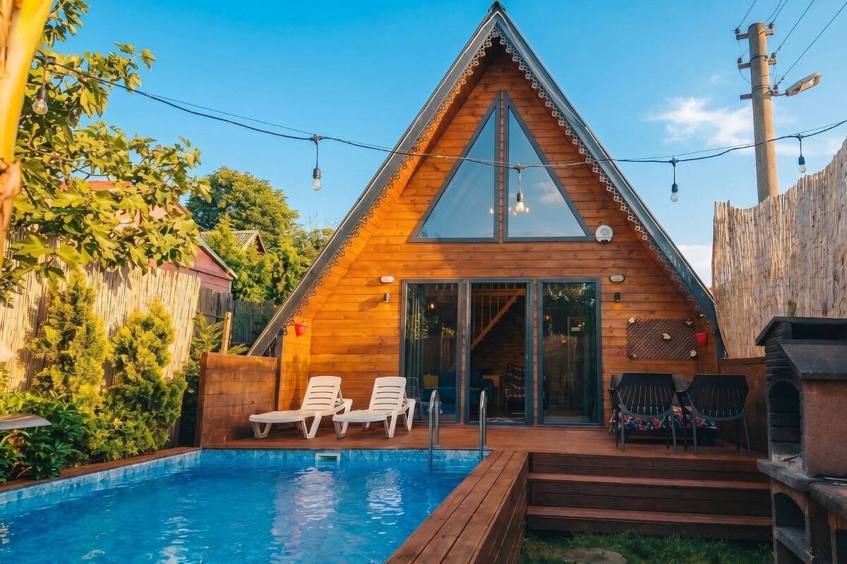 Bungalow Superior, 2 kamar tidur, Bebas Asap Rokok, pemandangan kolam renang | Meja kerja, ruang kerja ramah laptop, kedap suara, dan Wi-Fi gratis