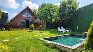 Superior Bungalow, 3 Bedrooms, Non Smoking, Pool View | Desk, laptop workspace, soundproofing, free WiFi - Maşukiye Pink House Bungalow (Kartepe)