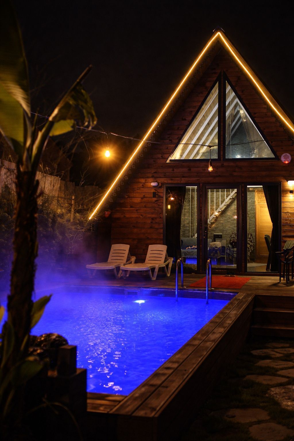 Desk, laptop workspace, soundproofing, free WiFi