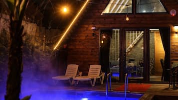 Desk, laptop workspace, soundproofing, free WiFi