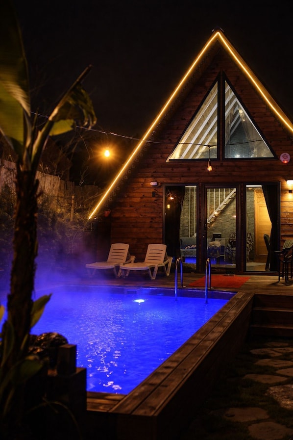 Superior-bungalow, 2 makuuhuonetta, tupakointi kielletty, näköala uima-altaalle | Työpöytä, kannettavalle tietokoneelle sopiva työtila, äänieristys