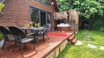 Superior Bungalow, 3 Bedrooms, Non Smoking, Pool View | Desk, laptop workspace, soundproofing, free WiFi