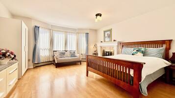 3 bedrooms, desk, free WiFi, bed sheets
