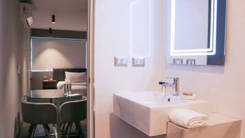 Apartment (701) | Bathroom | Shower, hair dryer, towels