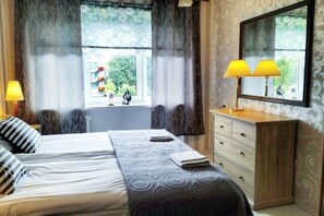 2 bedrooms, iron/ironing board, travel cot, free WiFi