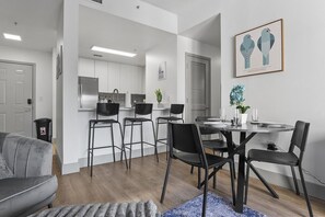 Dining - Beautiful Blue | Spacious, Free Parking, View, Gym (Charlotte)