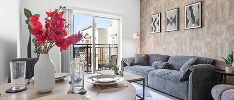 Televisie en een computerscherm