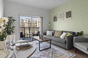 Televisie en een computerscherm