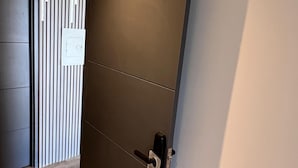 A modern door with a number plate '304' and a keyhole. - Aerosuites (Bogotá)