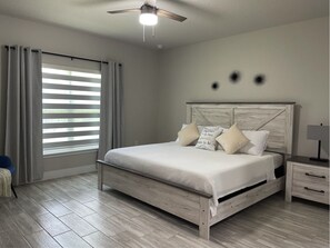 3 Schlafzimmer, Schreibtisch, Bügeleisen/Bügelbrett, kostenloses WLAN
