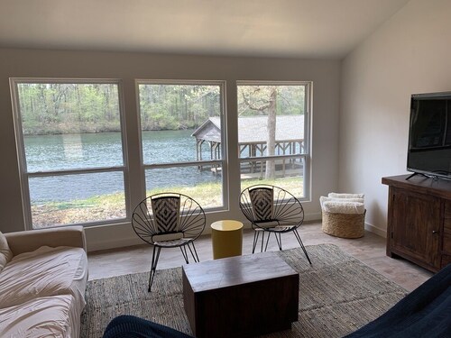 3 private properties, Solar Eclipse, water front, hot tub, new reno, pics coming