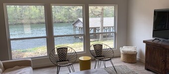 3 private properties, Solar Eclipse, water front, hot tub, new reno, pics coming