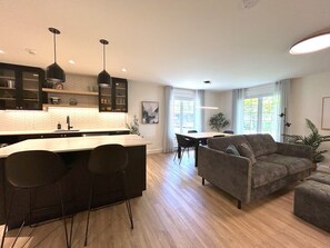 Signature Suite, Courtyard View | View from room - Le Héron - Studios Nature (Magog)