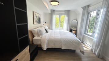 Signature Studio, Mountain View | Premium bedding, memory-foam beds, in-room safe, laptop workspace