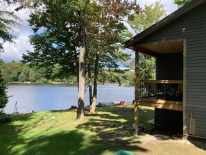 Property grounds - Muskoka Lakefront Cottage 3BR | Lake of Bays | Pet Friendly (Baysville)