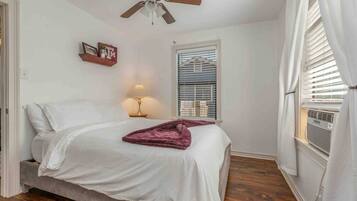 1 habitación, escritorio, tabla de planchar con plancha y wifi gratis