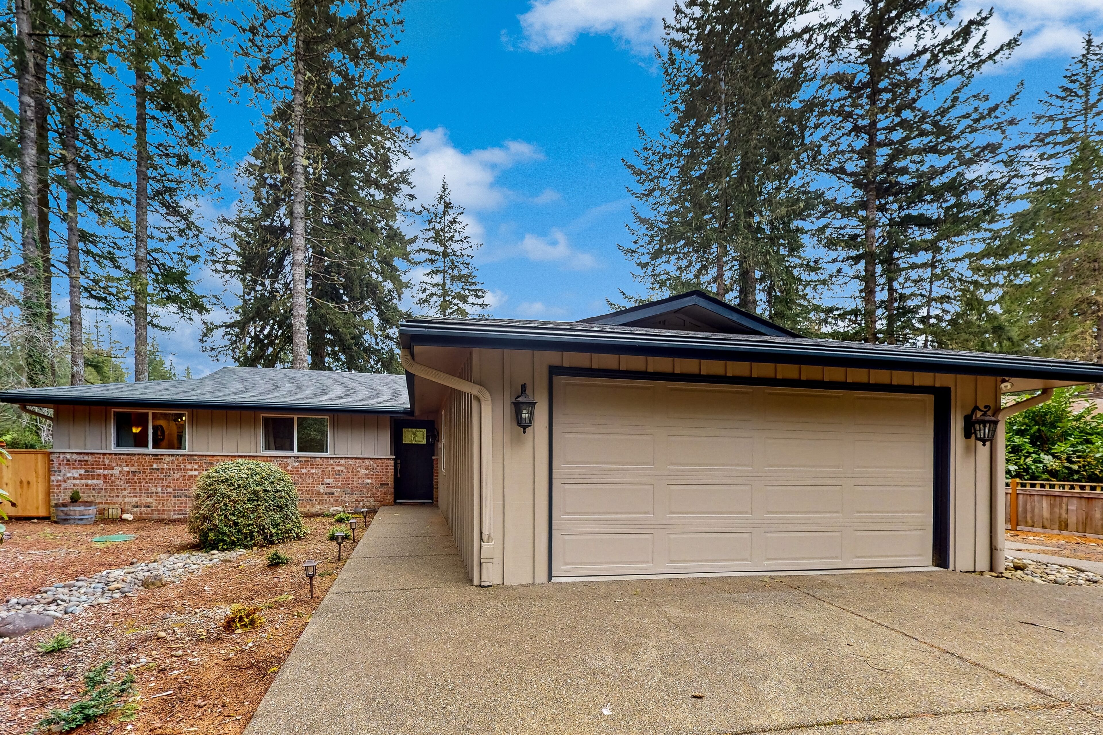 Remodeled home with game room, modern amenities, & golf course views