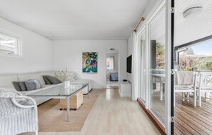 Smart TV, fireplace - 3 bedroom amazing home in Dronningmølle (Dronningmølle)