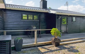 Outdoor dining - 3 bedroom amazing home in Dronningmølle (Dronningmølle)