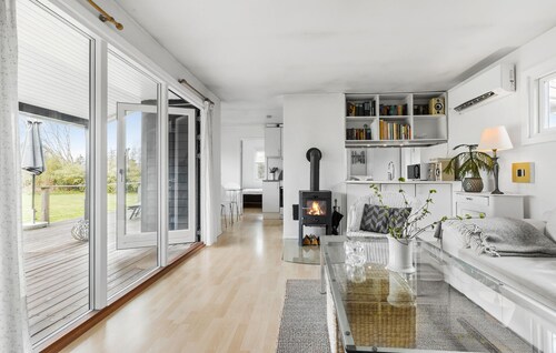 3 bedroom amazing home in Dronningmølle