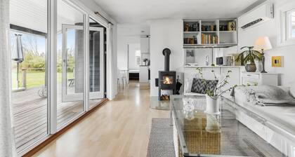 3 bedroom amazing home in Dronningmølle