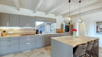 Fridge, stovetop, coffee/tea maker